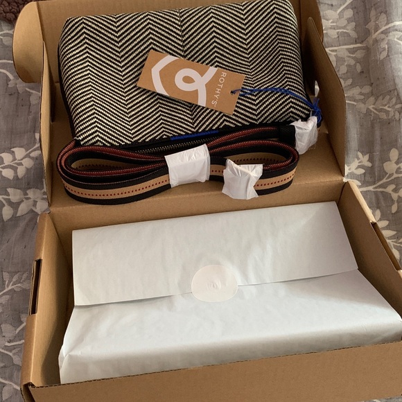 Rothy’s The Casual Crossbody in Dark Mist Stylish Chevron Patterned Shoulder Bag - Picture 2 of 16